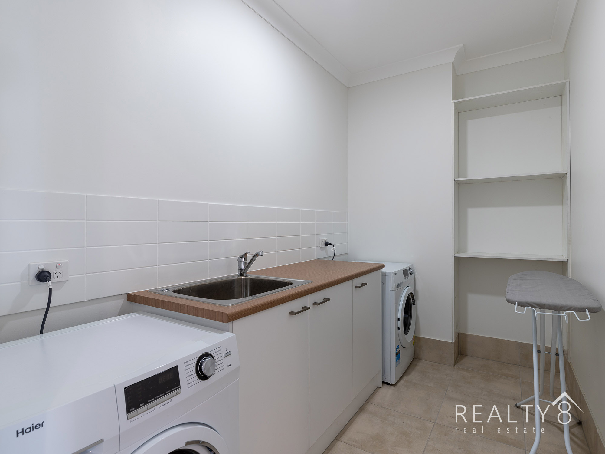 Large Modern Room with Ensuite - Bills Included